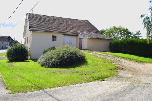 Valdahon (25800) ANCIENNE FERME DE CARACTERE ENTRE PONTARLIER et BESANCON PROCHE FRONTIERE SUISSE
