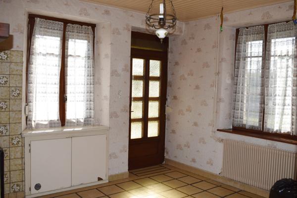 Valdahon (25800) ANCIENNE FERME DE CARACTERE ENTRE PONTARLIER et BESANCON PROCHE FRONTIERE SUISSE