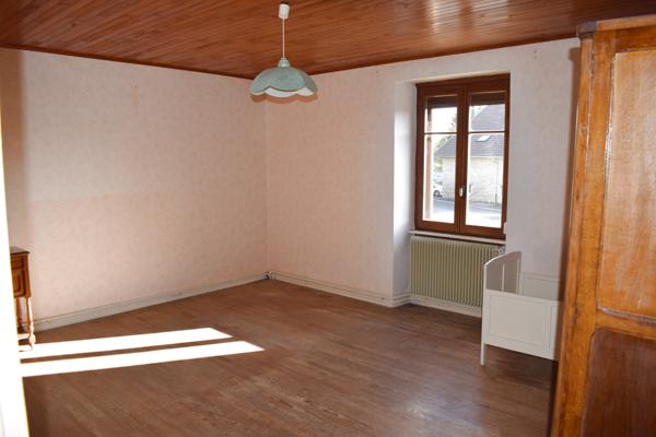 Valdahon (25800) ANCIENNE FERME DE CARACTERE ENTRE PONTARLIER et BESANCON PROCHE FRONTIERE SUISSE