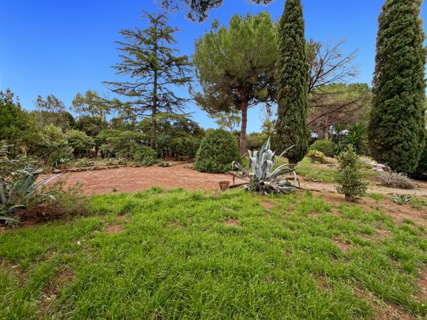 Cazouls-lès-Béziers (34370) Cazouls-les-Béziers, superbe terrain constructible viabilisé de 635 m2