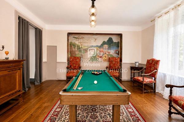 Maison de maître de 231 m² avec deux habitations Centre-ville de Vatan