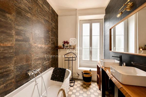 Maison de maître de 231 m² avec deux habitations Centre-ville de Vatan