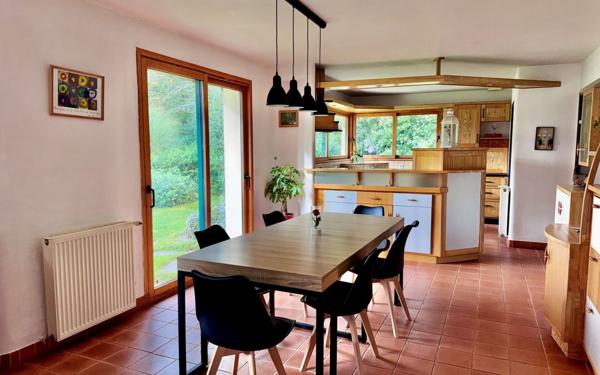 Maison à vendre    5 pièces • 177 m2 Rostrenen