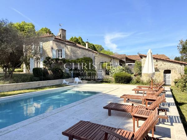Maison de caractère avec piscine, 5 chambres, terrain 3,5 ha – 20 min Angoulême