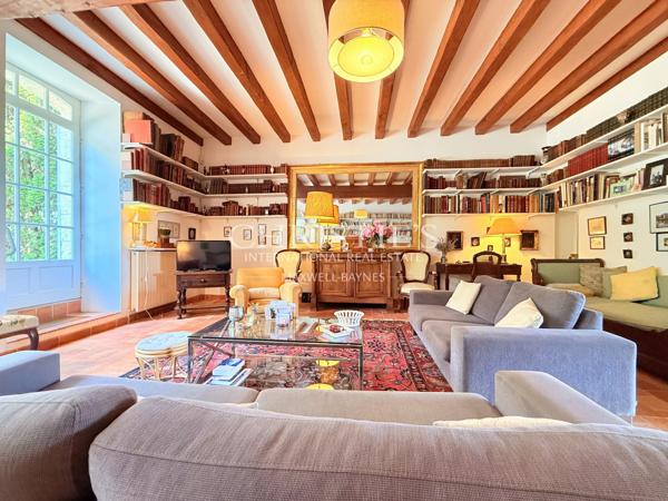 Maison de caractère avec piscine, 5 chambres, terrain 3,5 ha – 20 min Angoulême