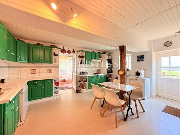 Maison de caractère avec piscine, 5 chambres, terrain 3,5 ha – 20 min Angoulême
