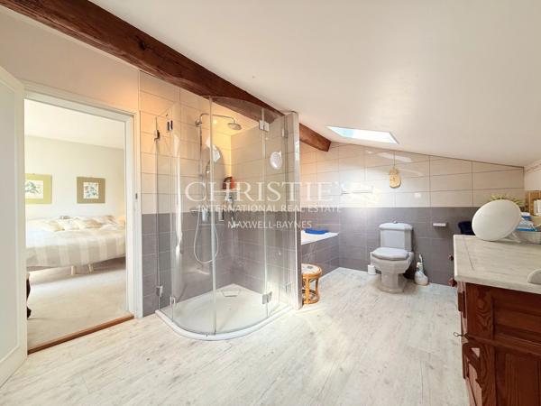 Maison de caractère avec piscine, 5 chambres, terrain 3,5 ha – 20 min Angoulême
