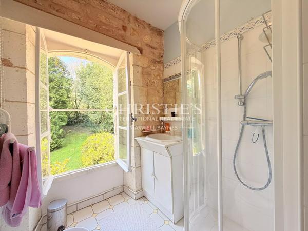 Maison de caractère avec piscine, 5 chambres, terrain 3,5 ha – 20 min Angoulême