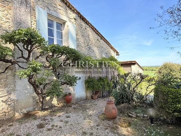 Maison de caractère avec piscine, 5 chambres, terrain 3,5 ha – 20 min Angoulême