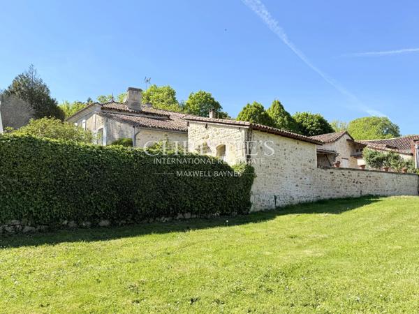 Maison de caractère avec piscine, 5 chambres, terrain 3,5 ha – 20 min Angoulême