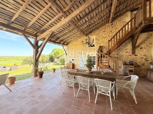 Maison de caractère avec piscine, 5 chambres, terrain 3,5 ha – 20 min Angoulême
