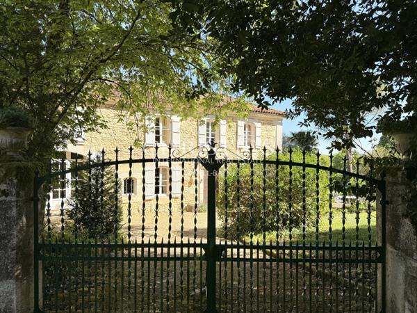Maison de caractère avec piscine, 5 chambres, terrain 3,5 ha – 20 min Angoulême