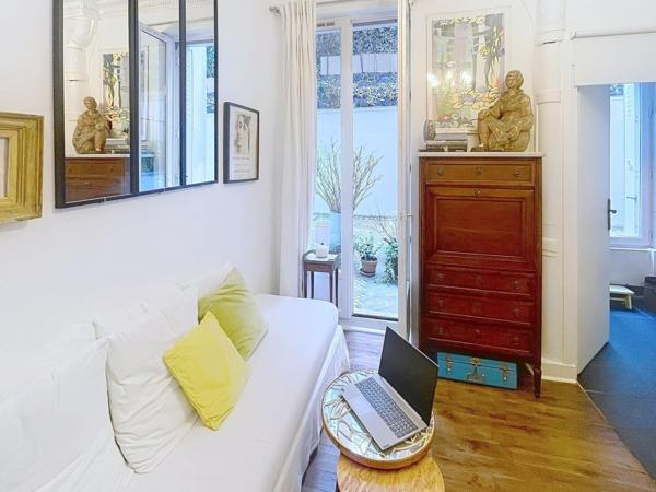 Studio de charme – Calme absolu – Rue Lamarck - Cour privative