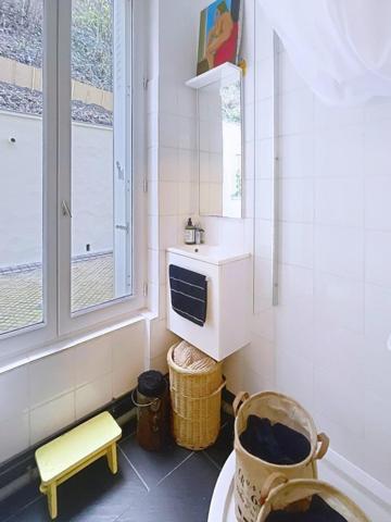 Studio de charme – Calme absolu – Rue Lamarck - Cour privative