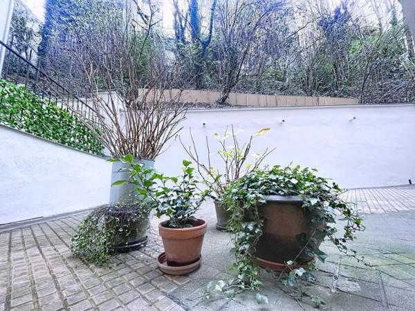 Studio de charme – Calme absolu – Rue Lamarck - Cour privative