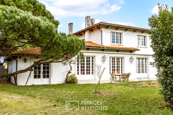 Villa bourgeoise revisitée et son parc arboré