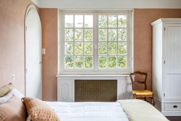 Villa bourgeoise revisitée et son parc arboré