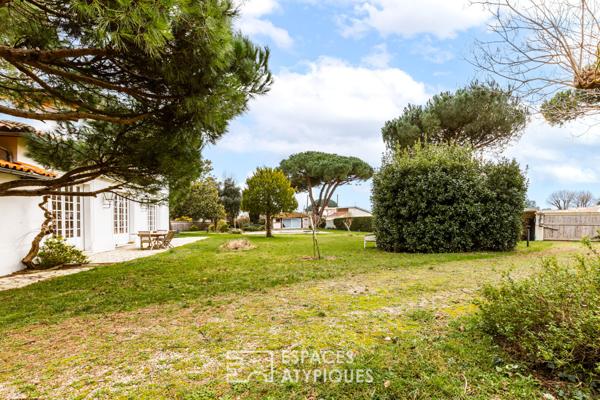 Villa bourgeoise revisitée et son parc arboré