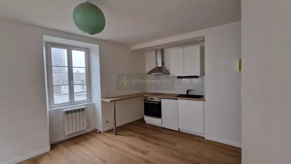 Location                                                      Appartement
                        
                     2 pièces                      26 m2                     à Saint-Renan