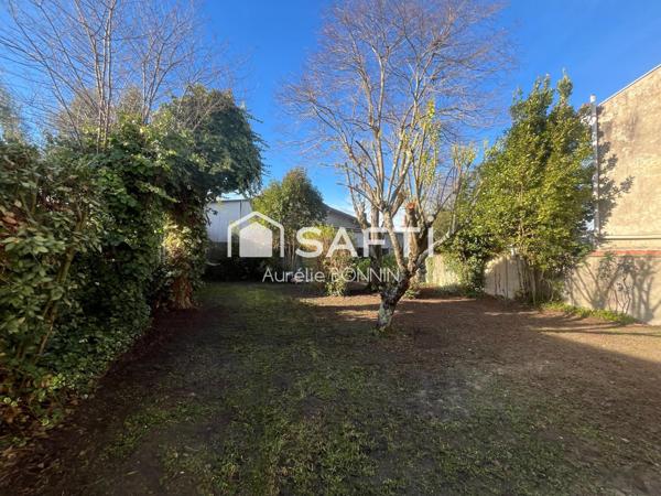 Talence -Implantée sur une parcelle de 360m² maison avec garage à rénover entièrement proche des commodités