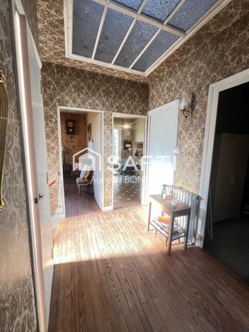 Talence -Implantée sur une parcelle de 360m² maison avec garage à rénover entièrement proche des commodités