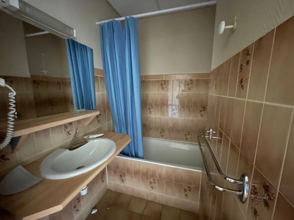 Ancien hôtel restaurant à vendre LES VEYS (50)