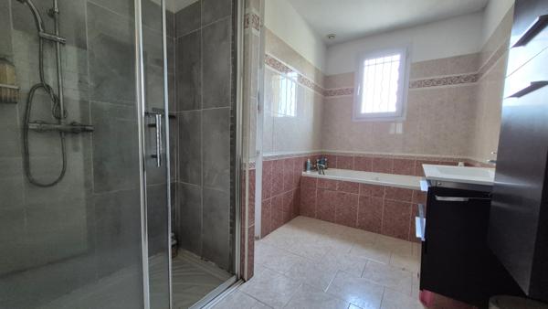 Maison familiale avec grand terrain – La Suze-sur-Sarthe