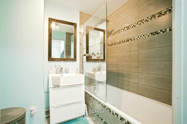 Quartier VILLAGE, appartement T3 (2 chambres) - Terrasse et Jardinet - Box fermé