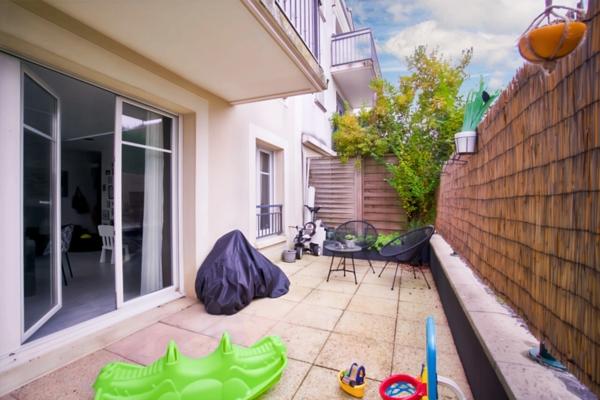Quartier VILLAGE, appartement T3 (2 chambres) - Terrasse et Jardinet - Box fermé