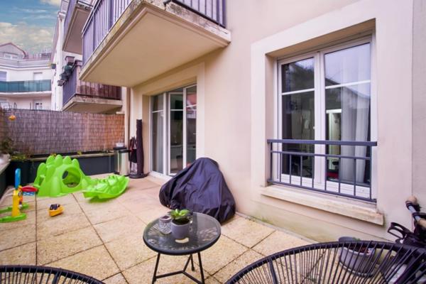 Quartier VILLAGE, appartement T3 (2 chambres) - Terrasse et Jardinet - Box fermé