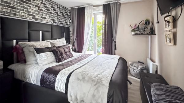 Quartier VILLAGE, appartement T3 (2 chambres) - Terrasse et Jardinet - Box fermé