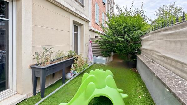 Quartier VILLAGE, appartement T3 (2 chambres) - Terrasse et Jardinet - Box fermé
