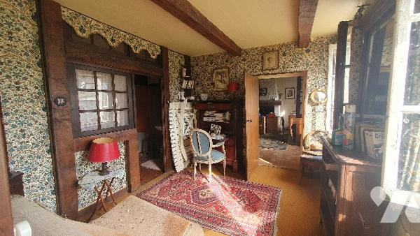 Longère à rénover, 145m2 environ - 5Ppp, garage attenant, jardin d'agrément clos.