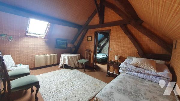 Longère à rénover, 145m2 environ - 5Ppp, garage attenant, jardin d'agrément clos.