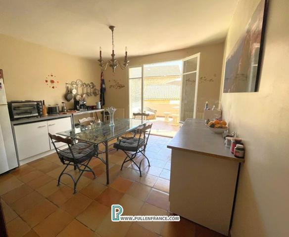 Maison de village spacieuse avec terrasses ensoleillées et vue dans l'Hérault
