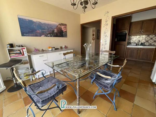 Maison de village spacieuse avec terrasses ensoleillées et vue dans l'Hérault