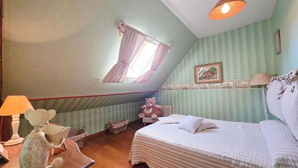 MAISON  AVEC STUDIO INDEPENDANT 165M²  6 PIECES 4 CHAMBRES PISCINE