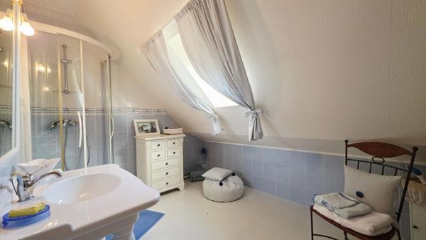 MAISON  AVEC STUDIO INDEPENDANT 165M²  6 PIECES 4 CHAMBRES PISCINE