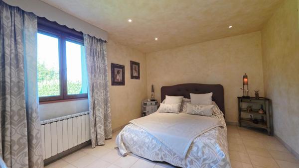 MAISON  AVEC STUDIO INDEPENDANT 165M²  6 PIECES 4 CHAMBRES PISCINE