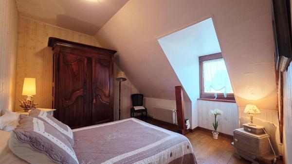 MAISON  AVEC STUDIO INDEPENDANT 165M²  6 PIECES 4 CHAMBRES PISCINE