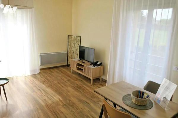 Appartement T2 LOUE ( LMNP) - 2ème étage avec ascenseur - Terrasse - Parking. 45,94 m².
