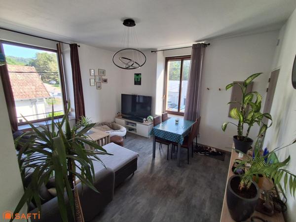 APPARTEMENT RENOVE AU 1ER ETAGE AU CALME DANS UNE MAISON PIERRE AU CALME A LA CAMPAGNE
