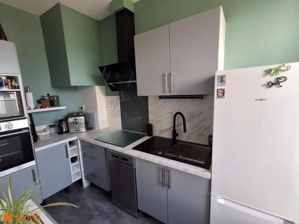 APPARTEMENT RENOVE AU 1ER ETAGE AU CALME DANS UNE MAISON PIERRE AU CALME A LA CAMPAGNE