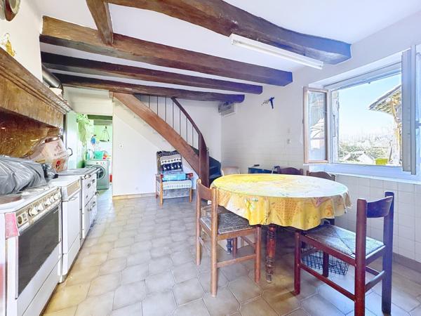 Maison en pierre à réhabiliter – charme dauphinois et beau potentiel