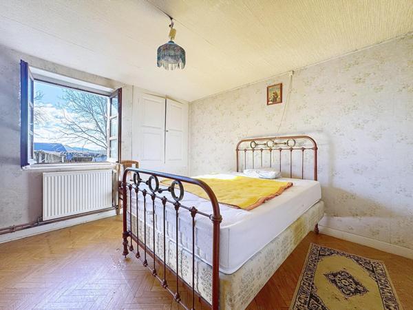 Maison en pierre à réhabiliter – charme dauphinois et beau potentiel