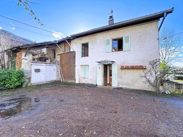 Maison en pierre à réhabiliter – charme dauphinois et beau potentiel