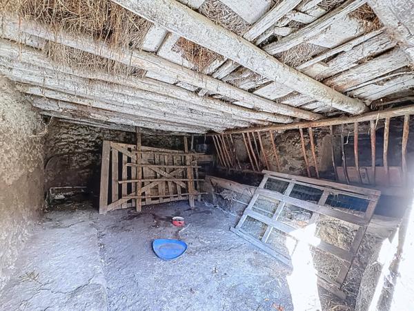 Maison en pierre à réhabiliter – charme dauphinois et beau potentiel