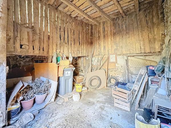Maison en pierre à réhabiliter – charme dauphinois et beau potentiel