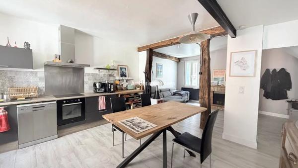 Vente                                                      Appartement
                        
                     3 pièces                      78 m2                     à Millau