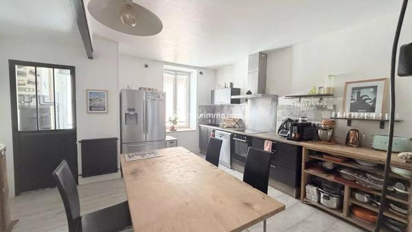 Vente                                                      Appartement
                        
                     3 pièces                      78 m2                     à Millau